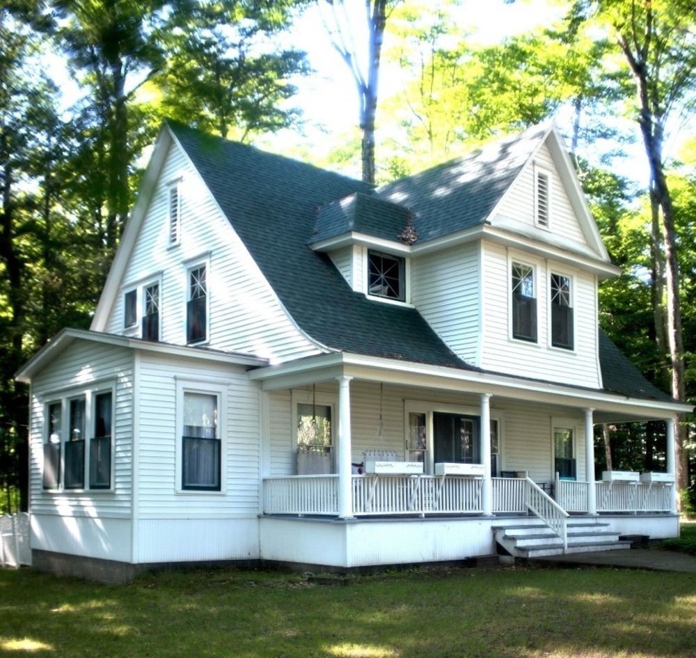 Roaring Browns Harbor Springs Exterior photo